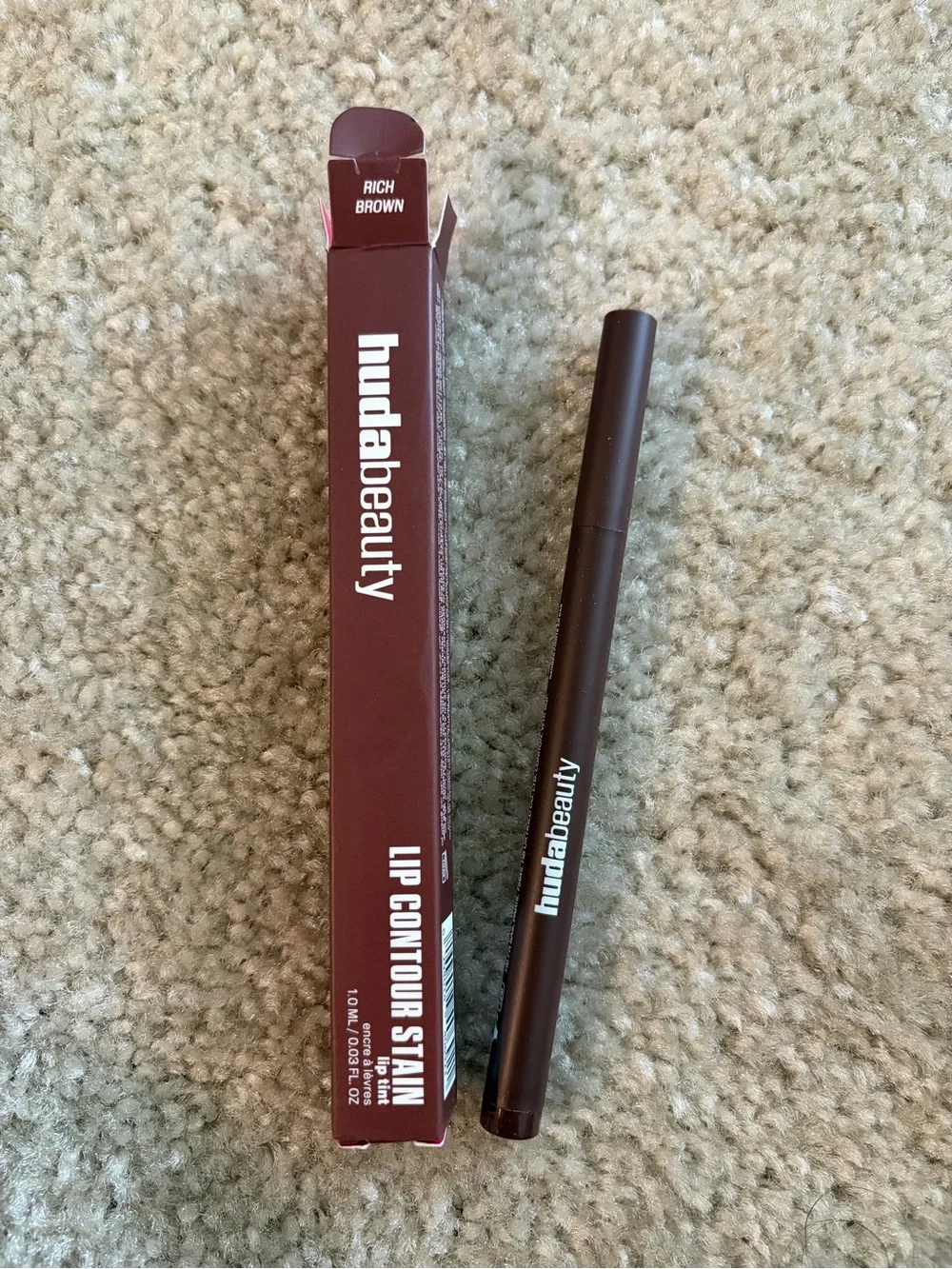 Huda Beauty Lip Contour Stain - Rich brown NWT